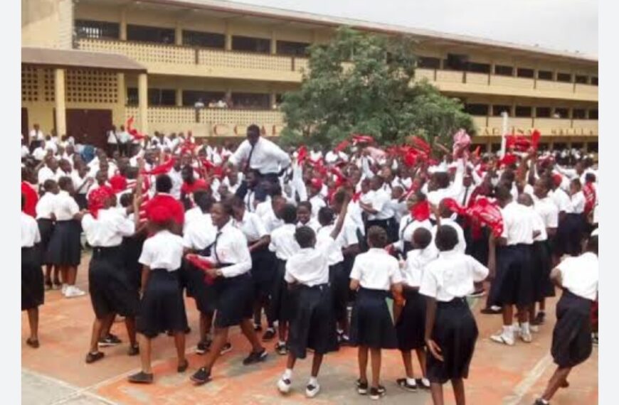 Sécurité scolaire renforcée à Kinshasa après le meurtre tragique au Lycée Madame de Sévigné.