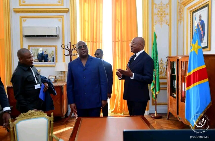 Le Président Félix Tshisekedi visite l’ambassade rénovée de la RDC à Paris.