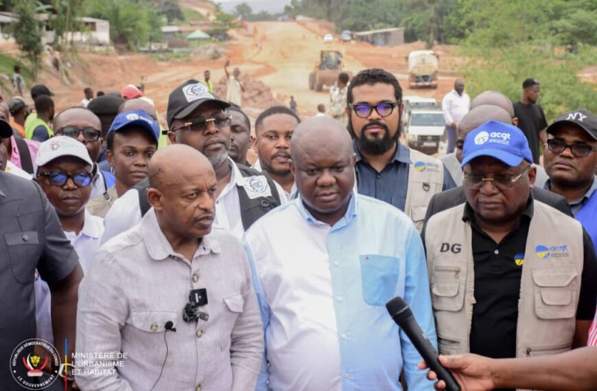 Alexis Gisaro, Crispin Mbadu et Guy Loando en visite d’Inspection Gouvernementale sur la Rocade de Kinshasa; une Infrastructure d’Avenir.