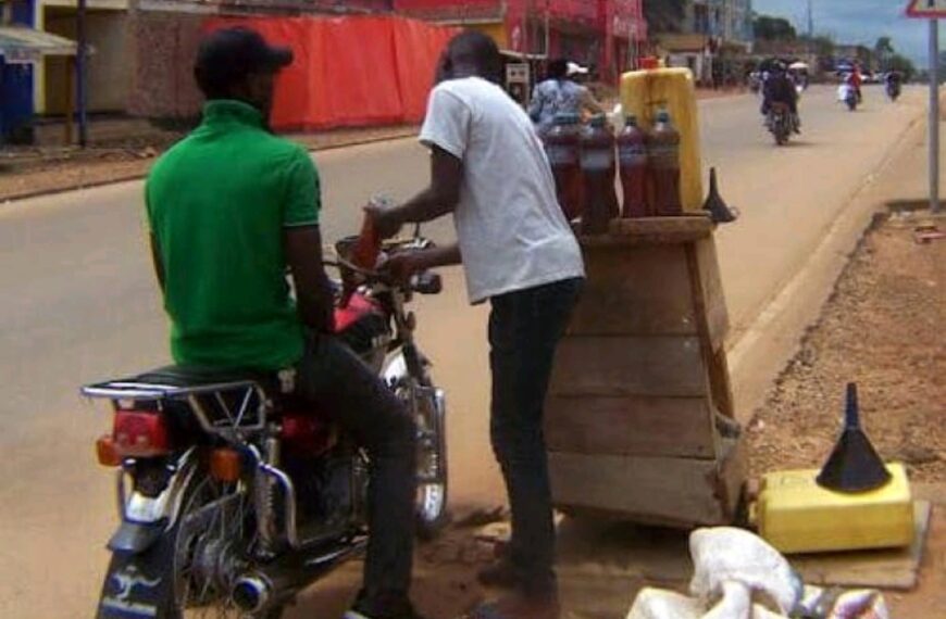 Crise du carburant à Mwene-Ditu : le litre d’essence atteint 6000 FC.