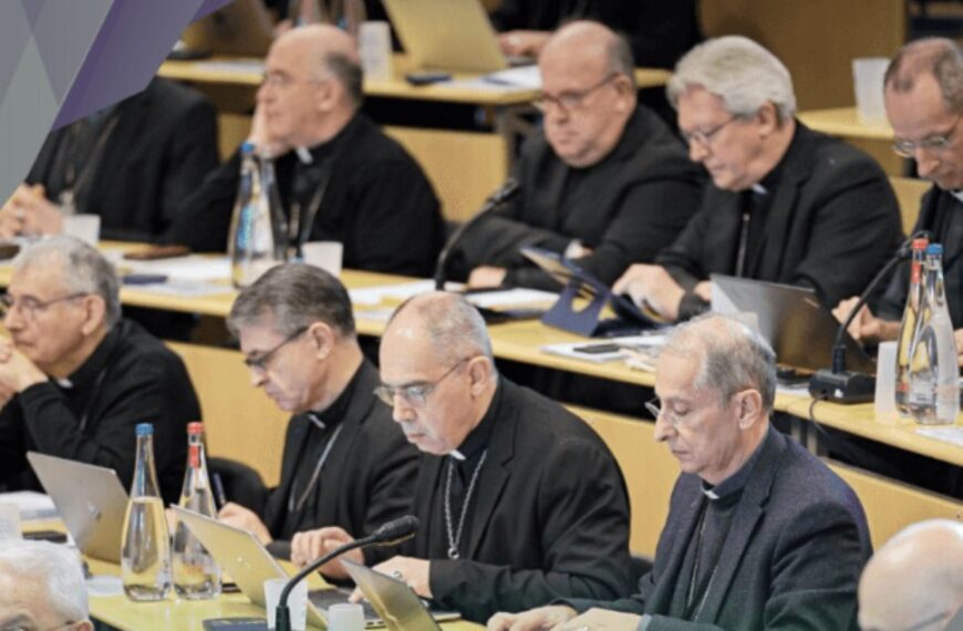 Le Cardinal Fridolin Ambongo à l’Assemblée Plénière des Évêques de France : Rencontres et Enjeux au…