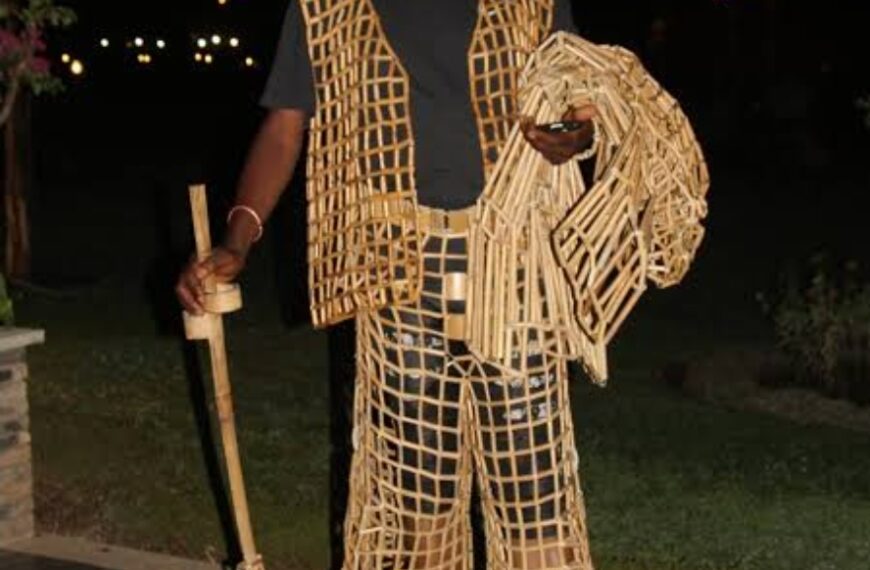 Hommage à Eddy Masumbuku : L’artiste qui a fait du bambou une mode et une philosophie de vie.